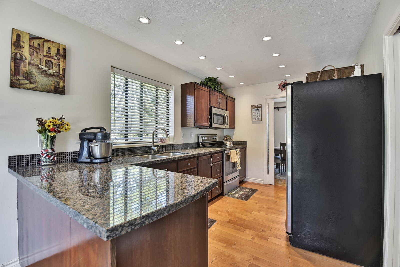 Listing Image 8