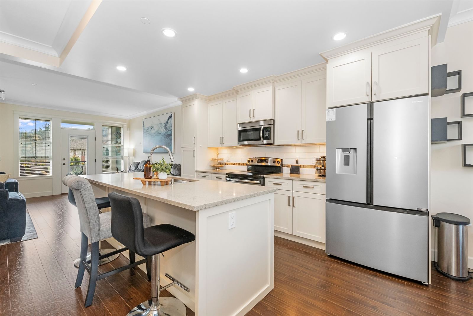 Listing Image 11