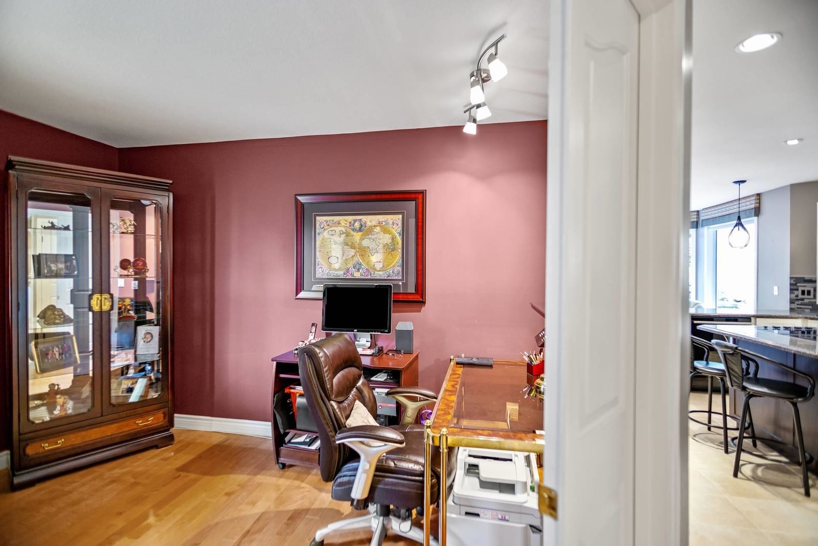 Listing Image 12