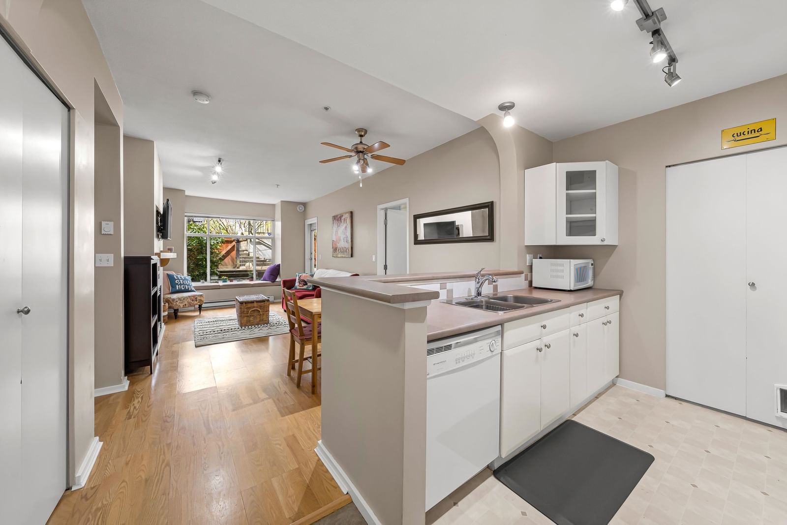 Listing Image 8