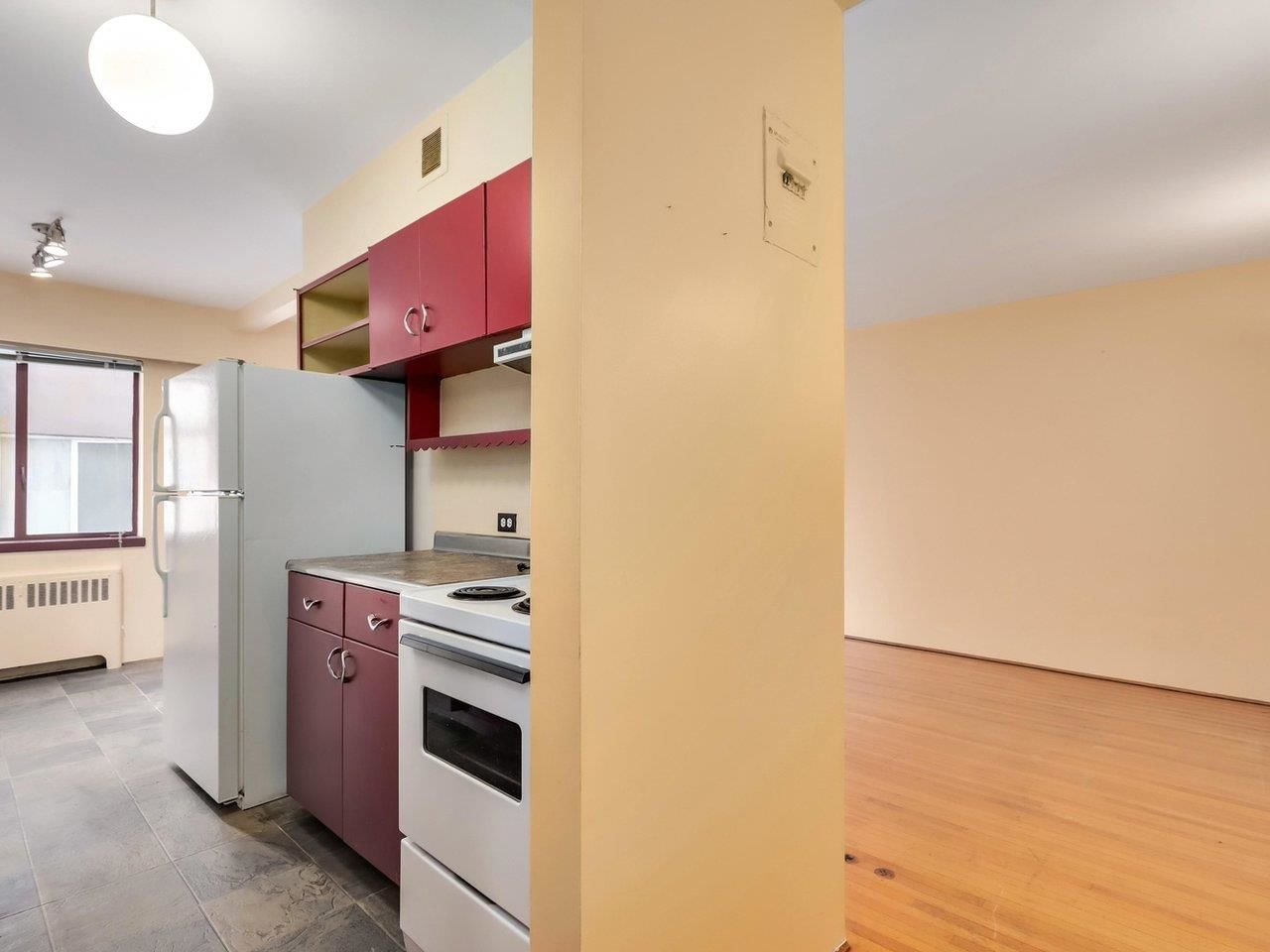 Listing Image 4