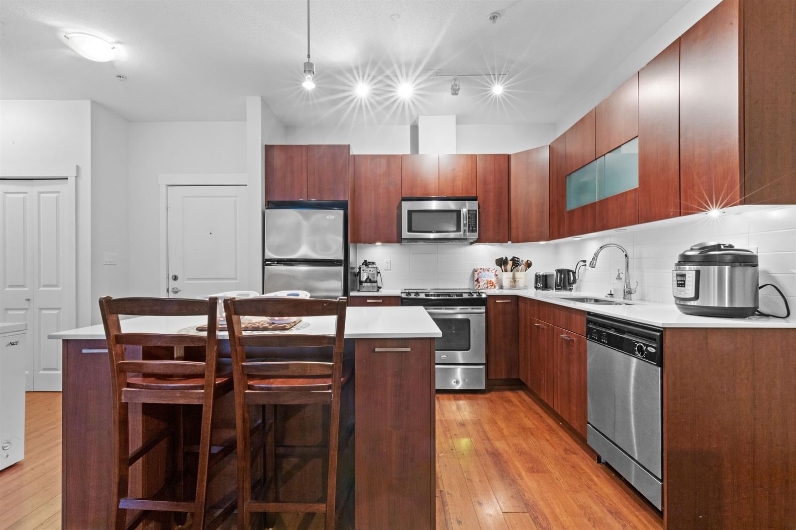 Listing Image 8