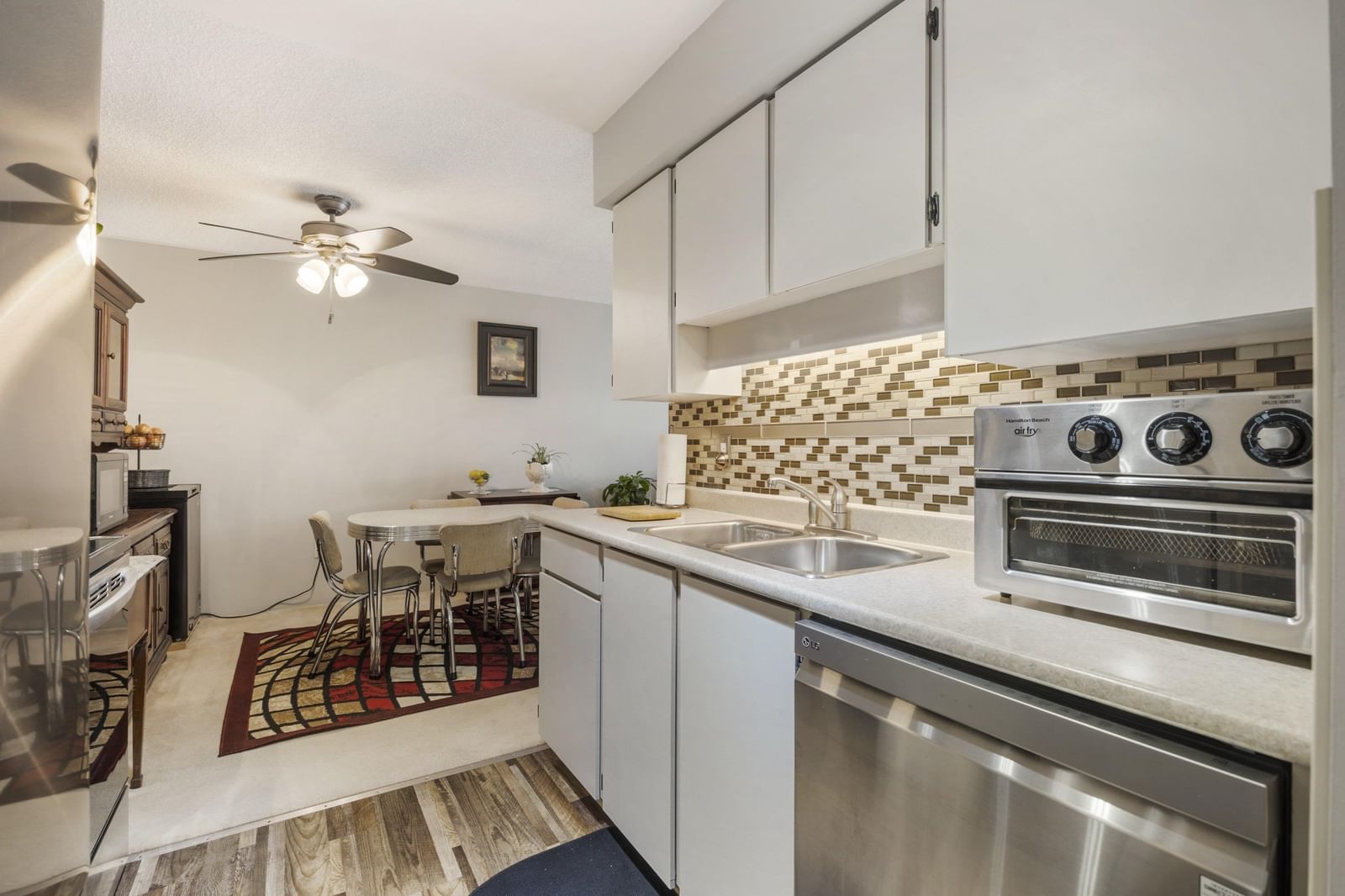 Listing Image 10