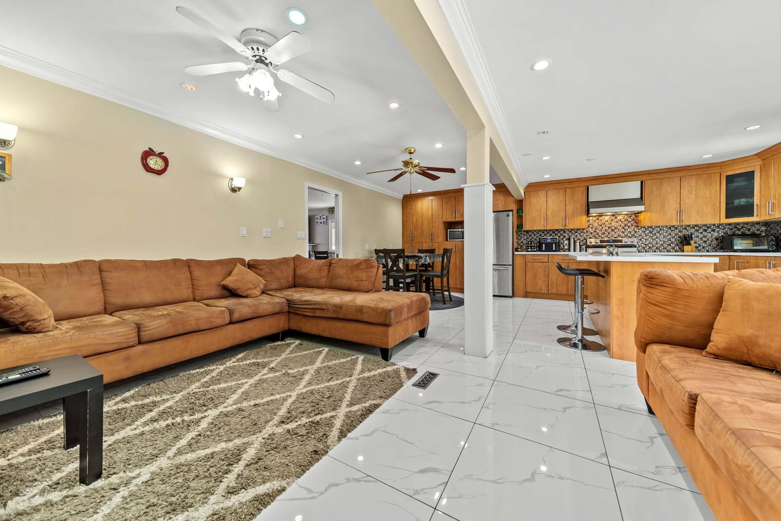 Listing Image 9