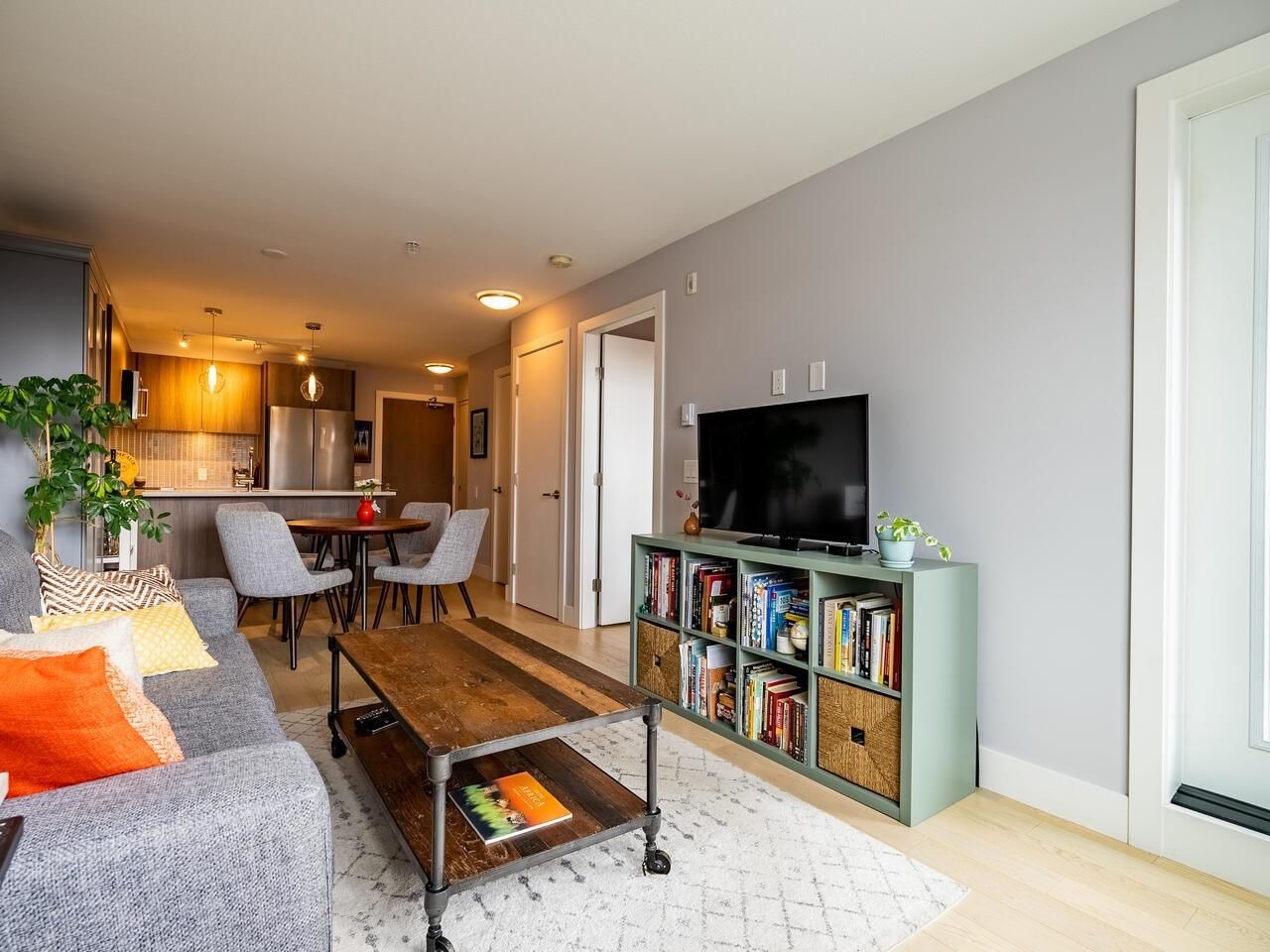 Listing Image 5