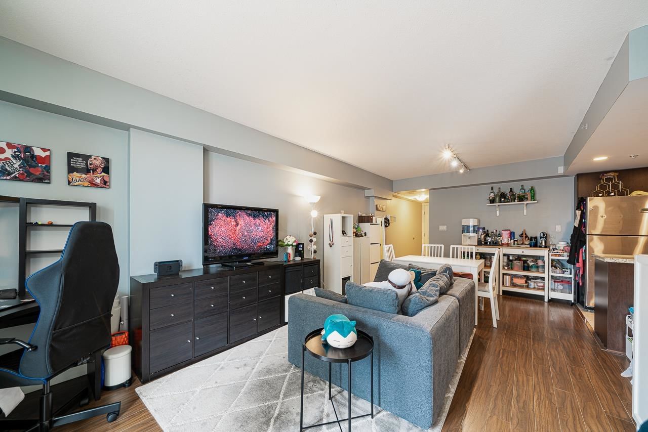Listing Image 19