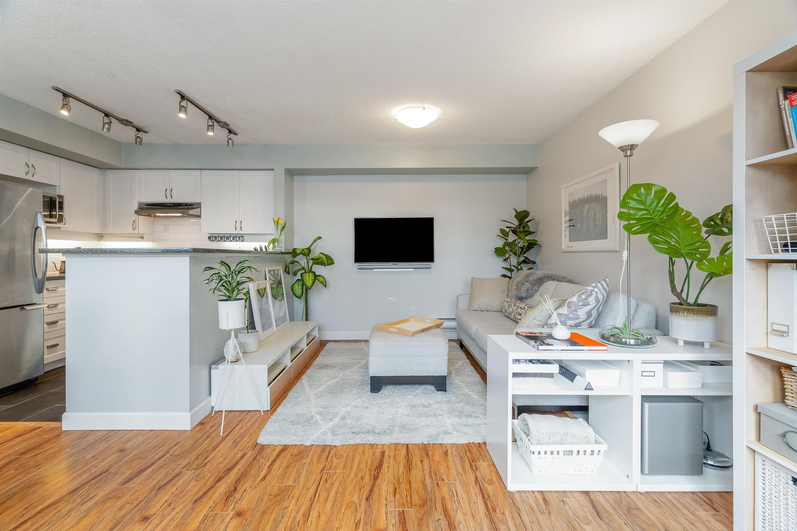 Listing Image 12