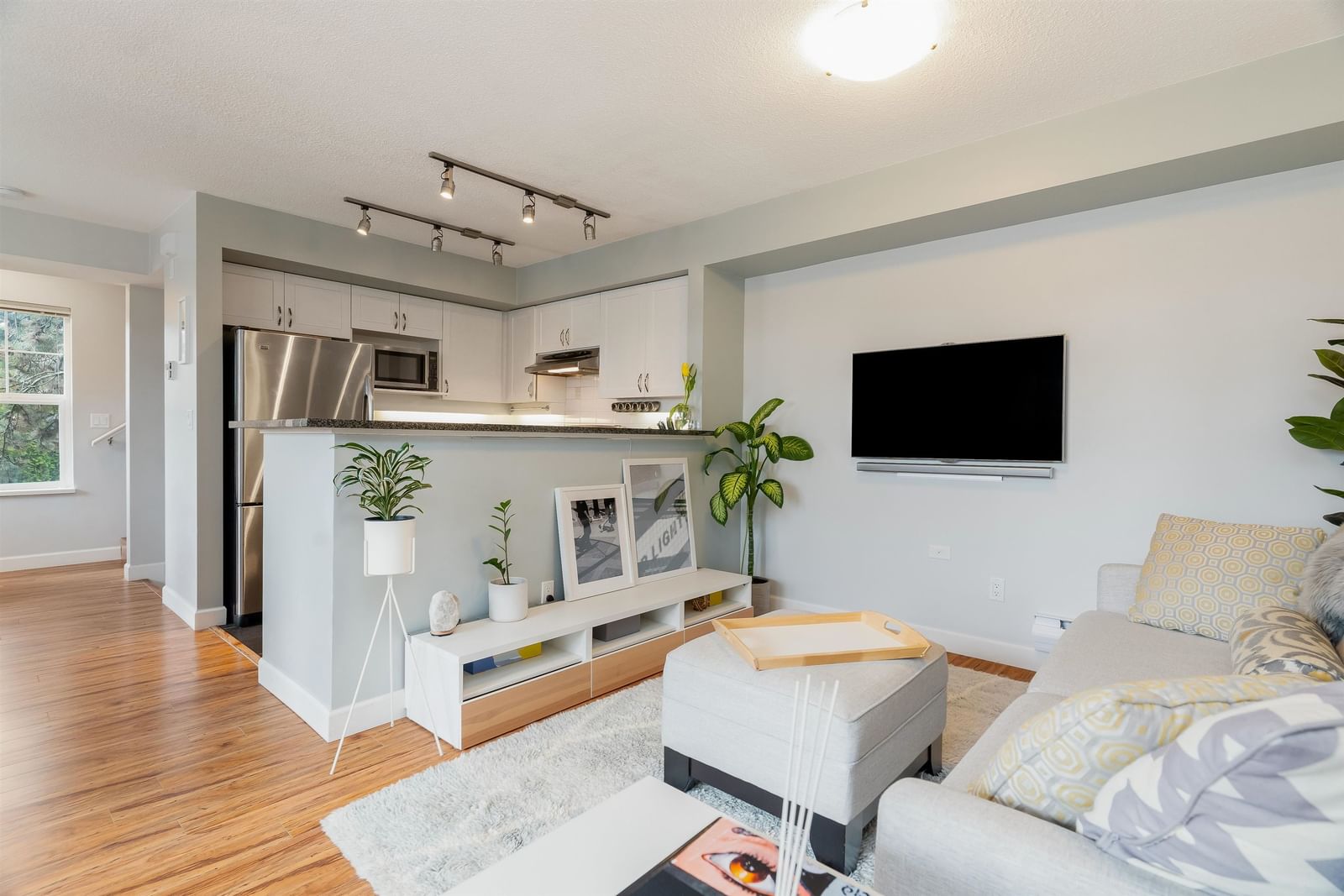 Listing Image 8