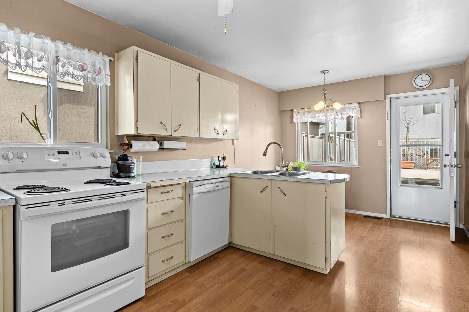 Listing Image 16