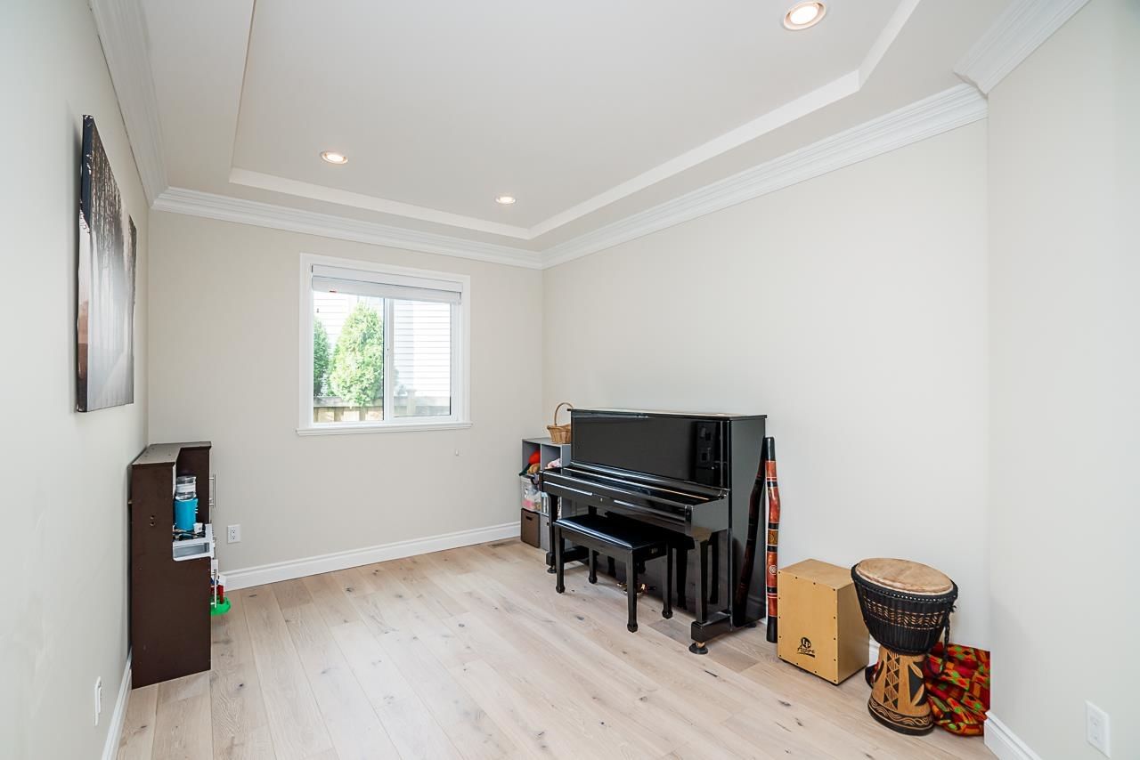 Listing Image 12