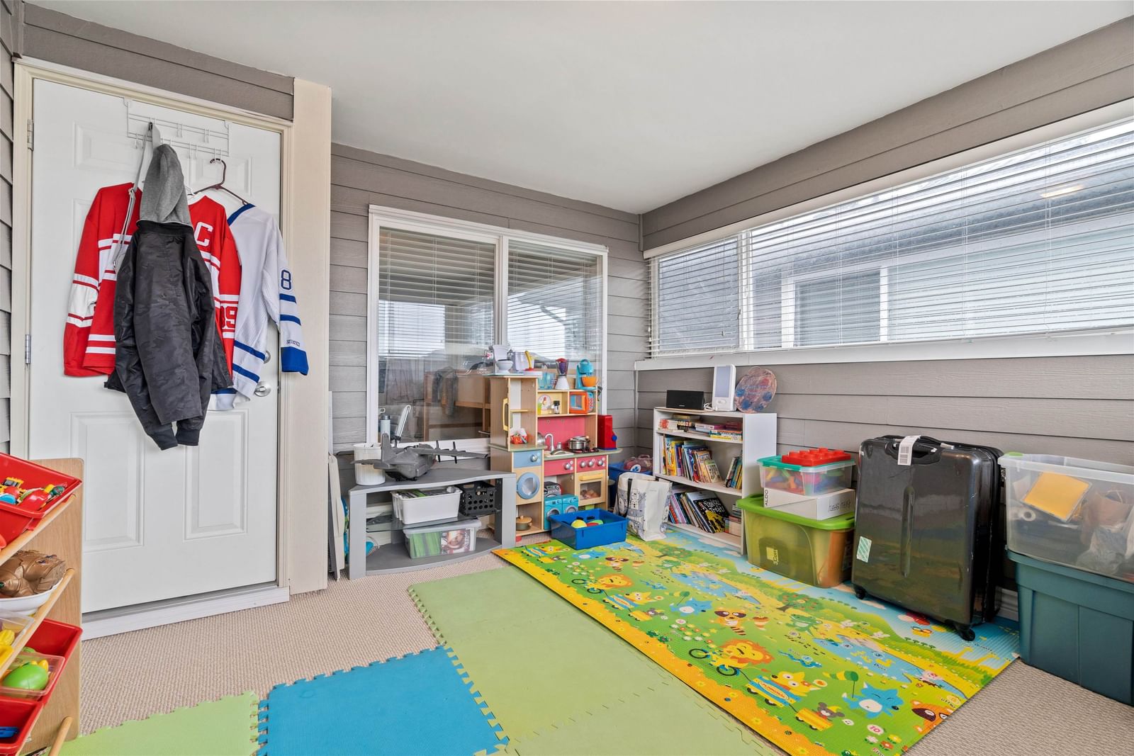 Listing Image 16