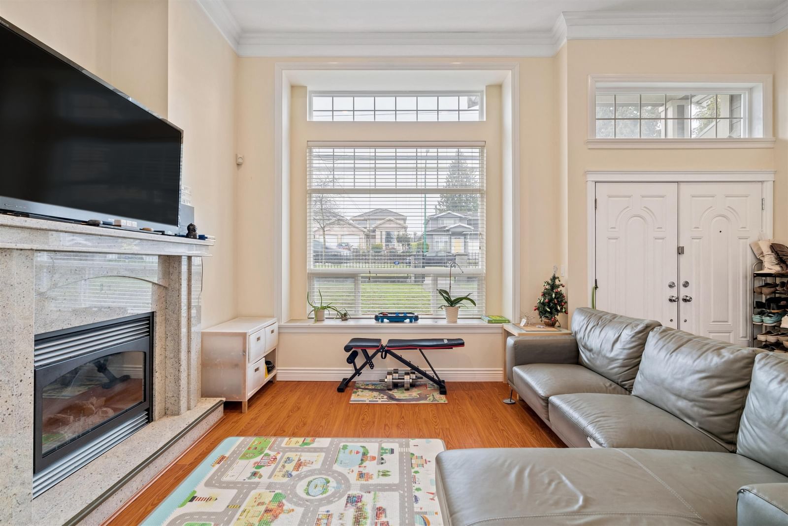 Listing Image 4
