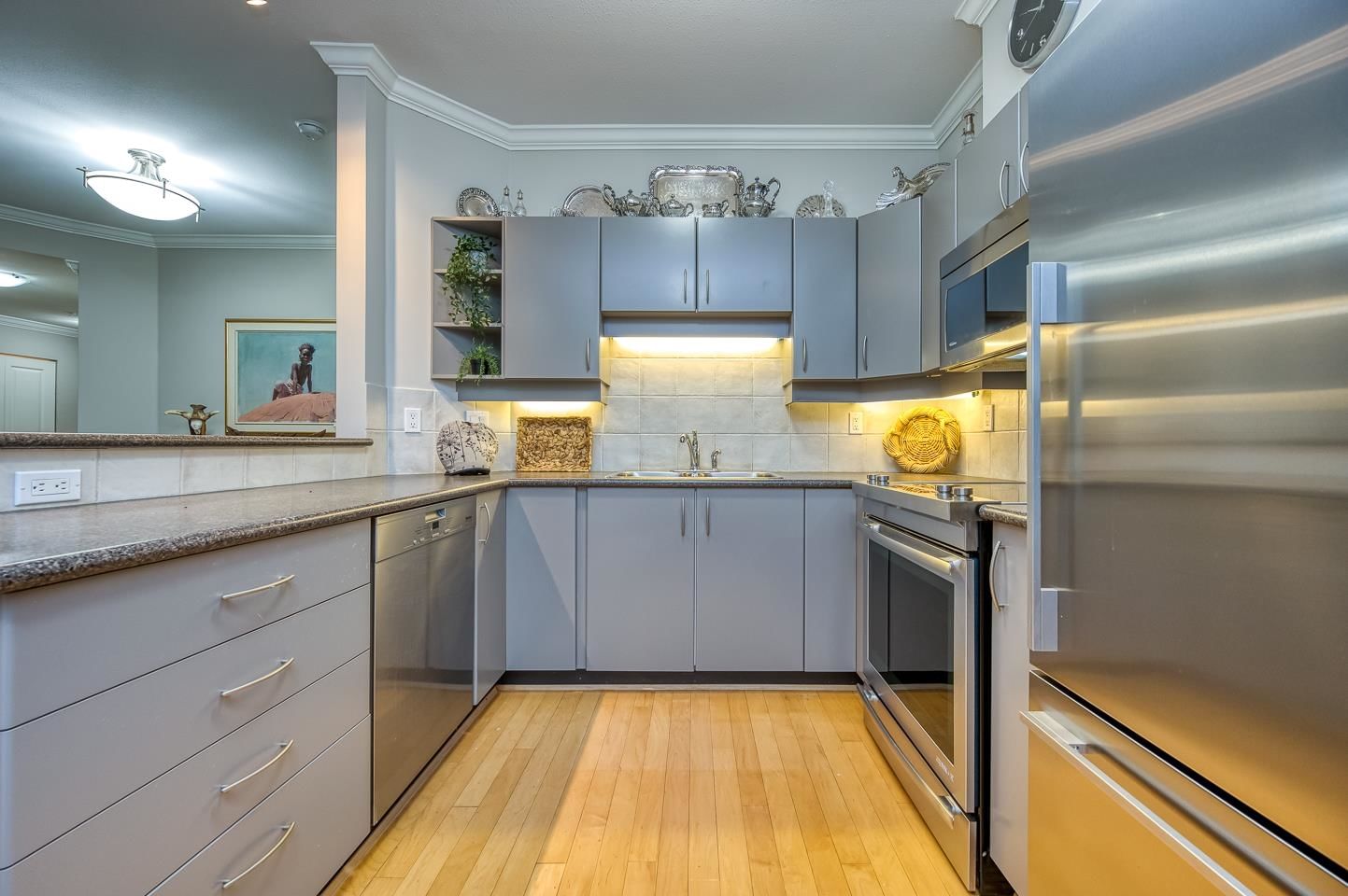 Listing Image 12