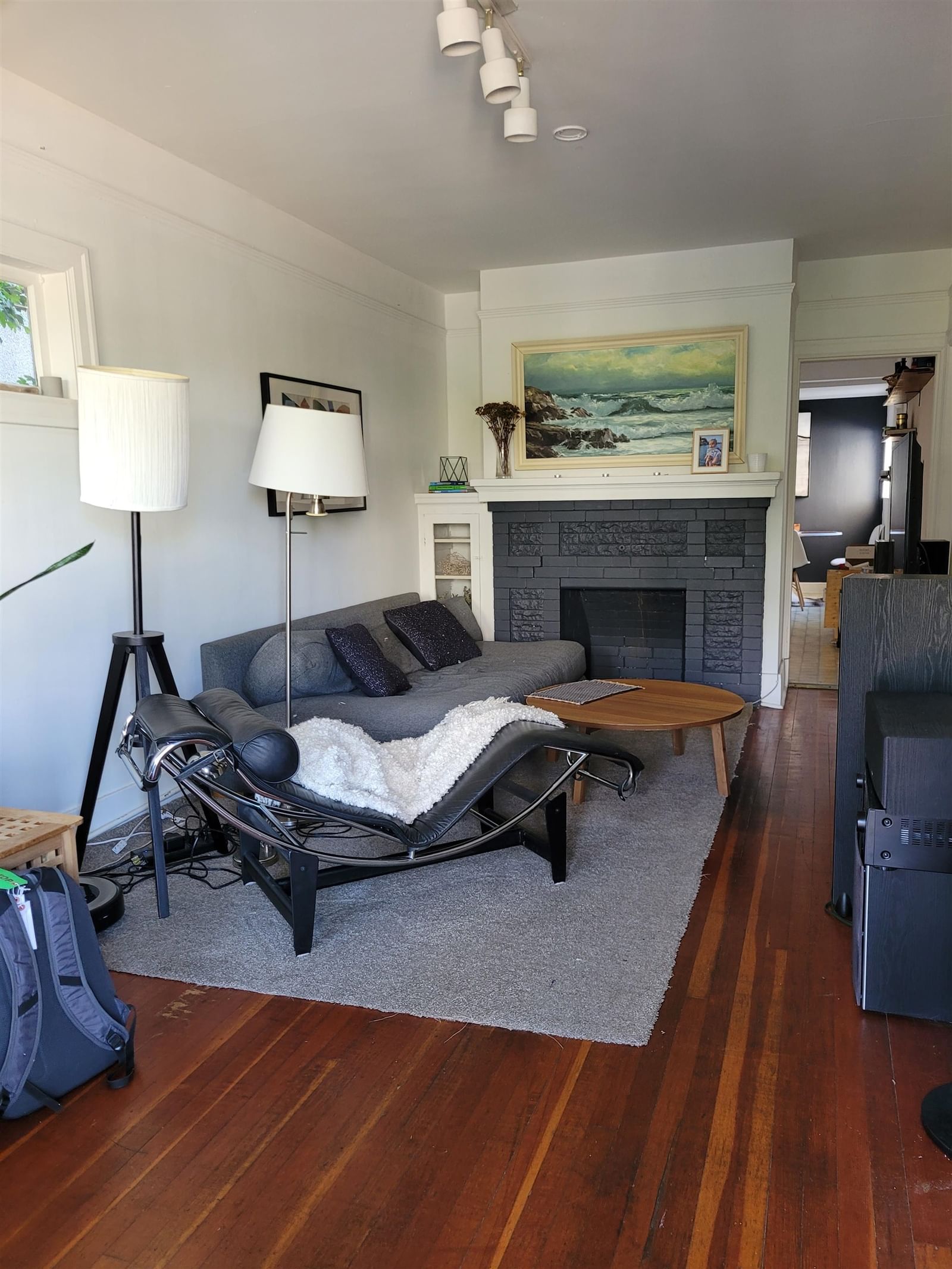 Listing Image 4