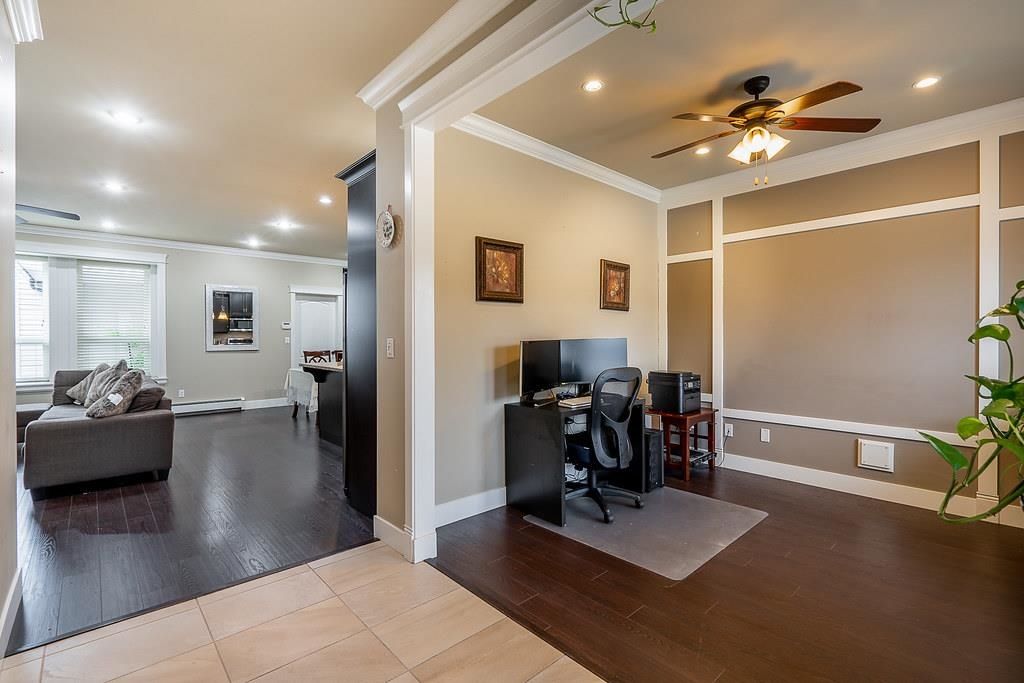Listing Image 4