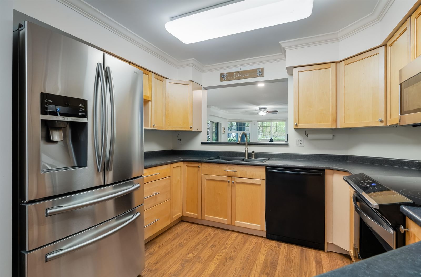 Listing Image 10