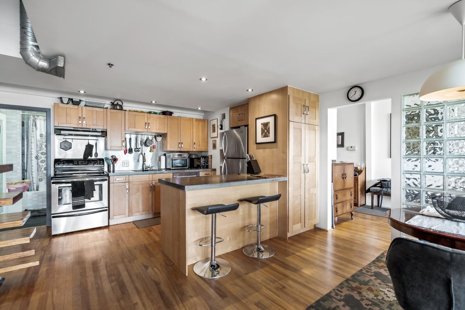 Listing Image 19