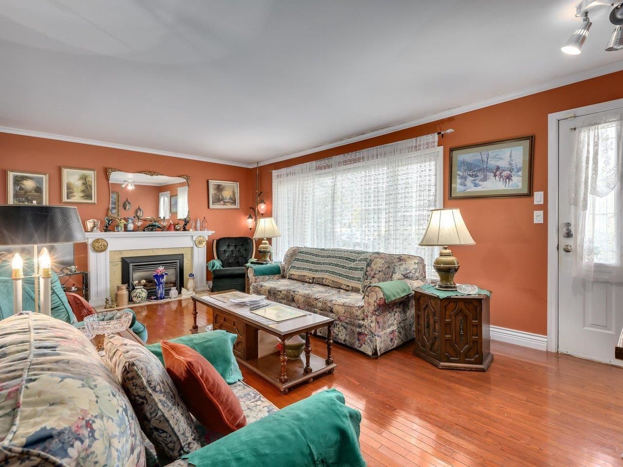 Listing Image 4