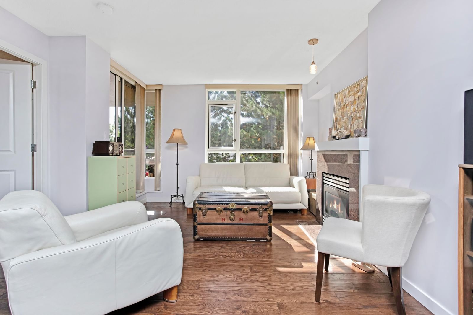 Listing Image 3