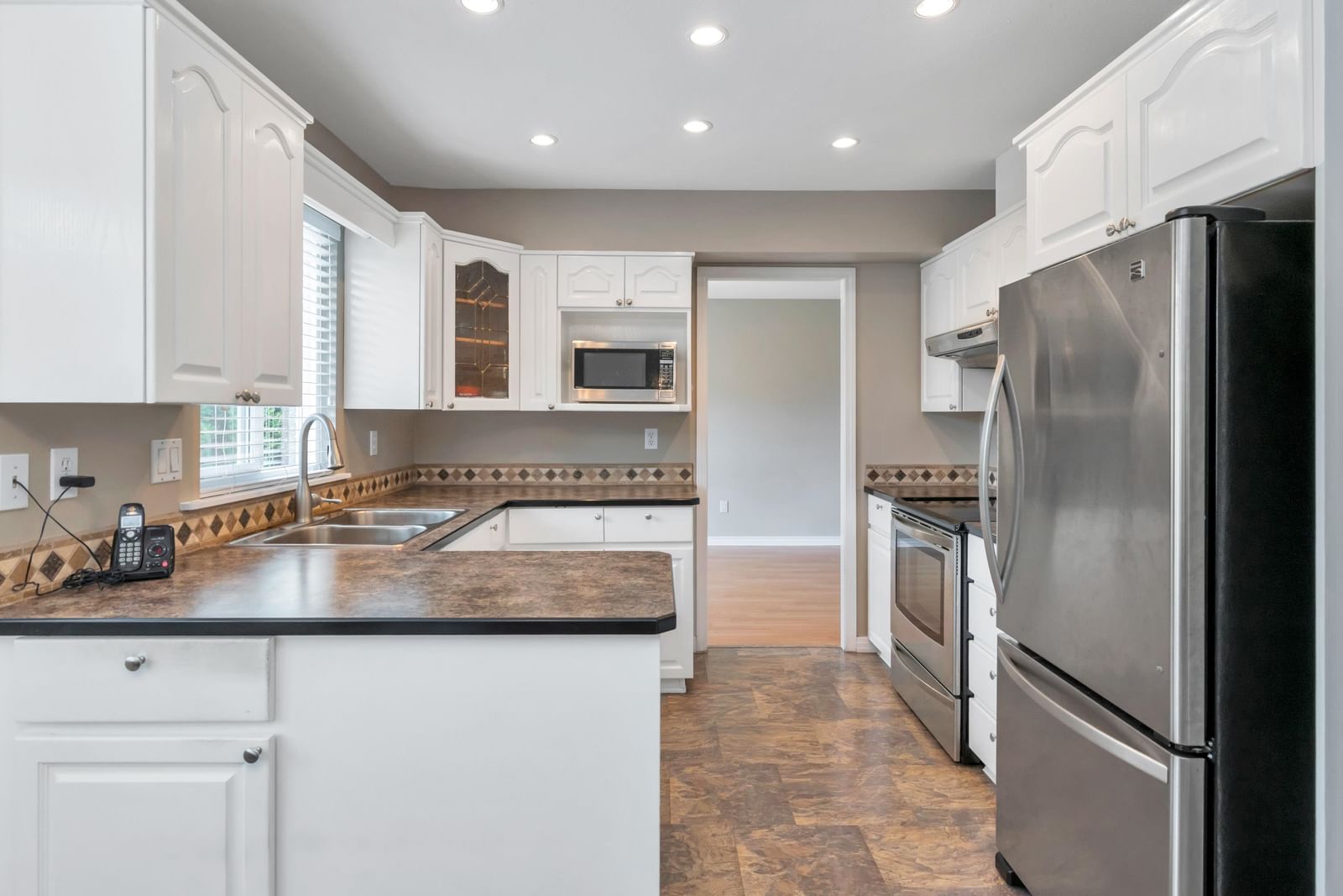 Listing Image 11