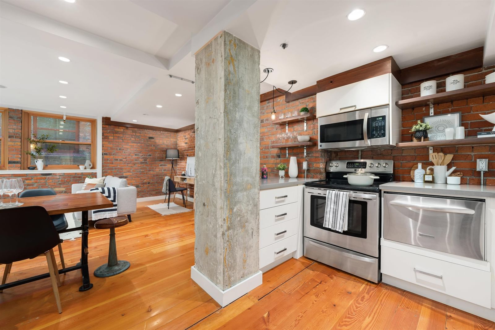 Listing Image 11