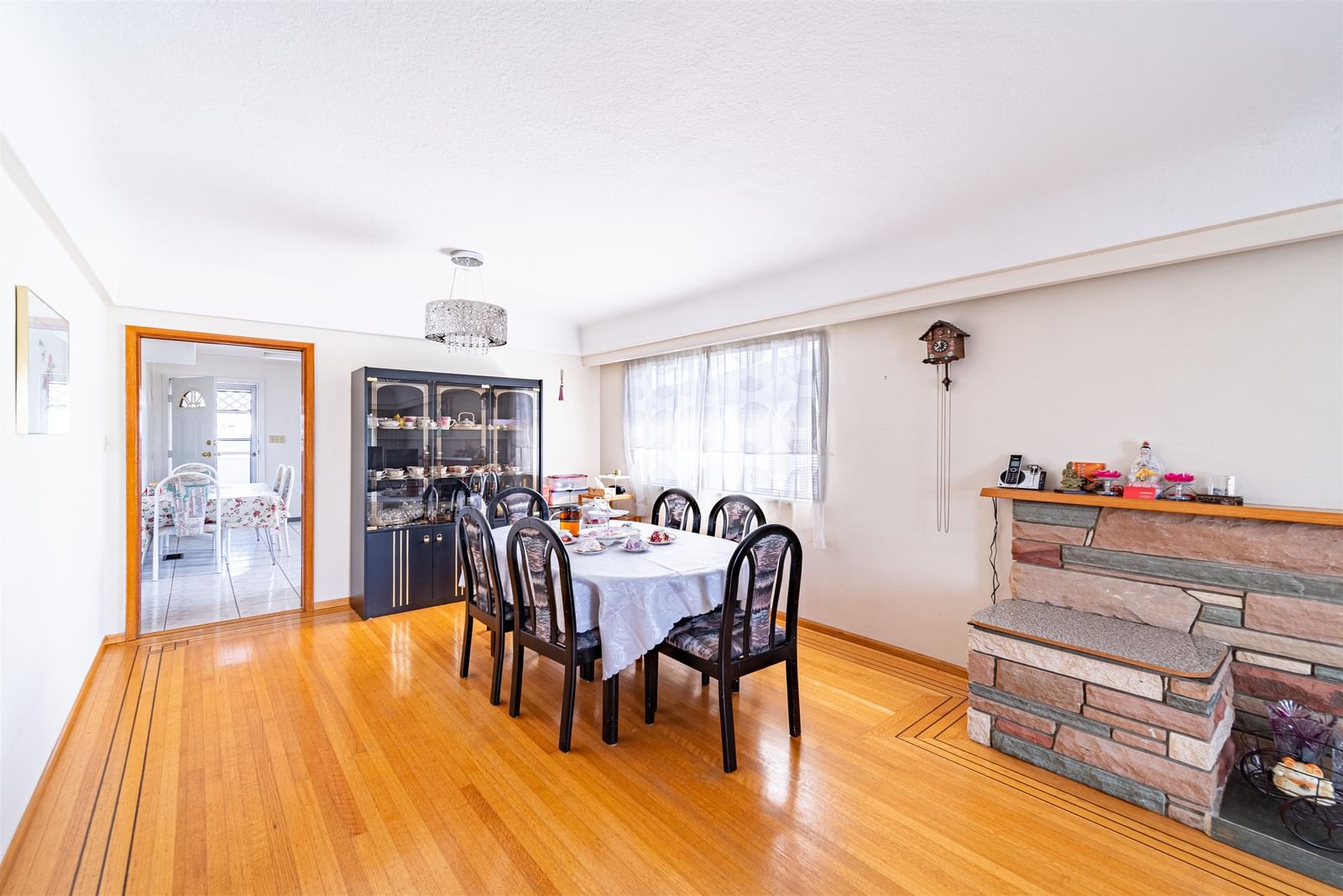 Listing Image 6