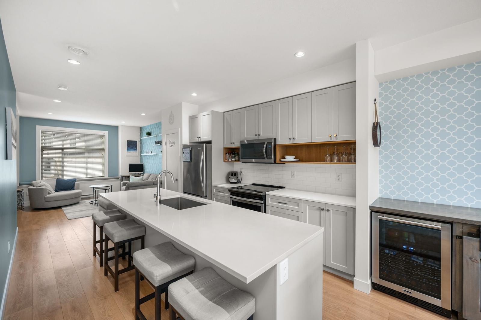 Listing Image 10