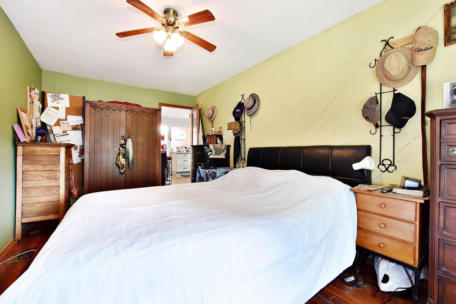 Listing Image 12