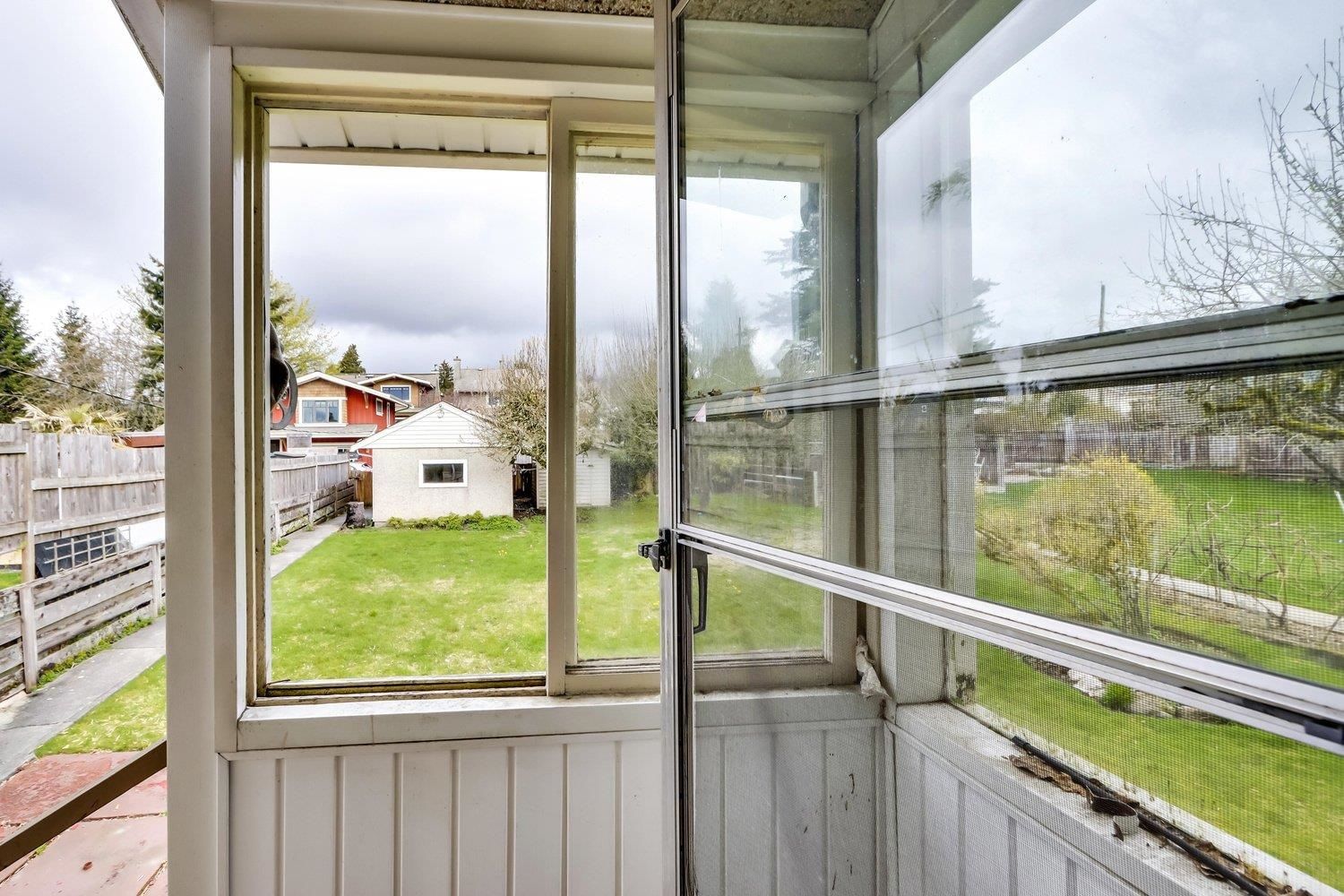 Listing Image 11