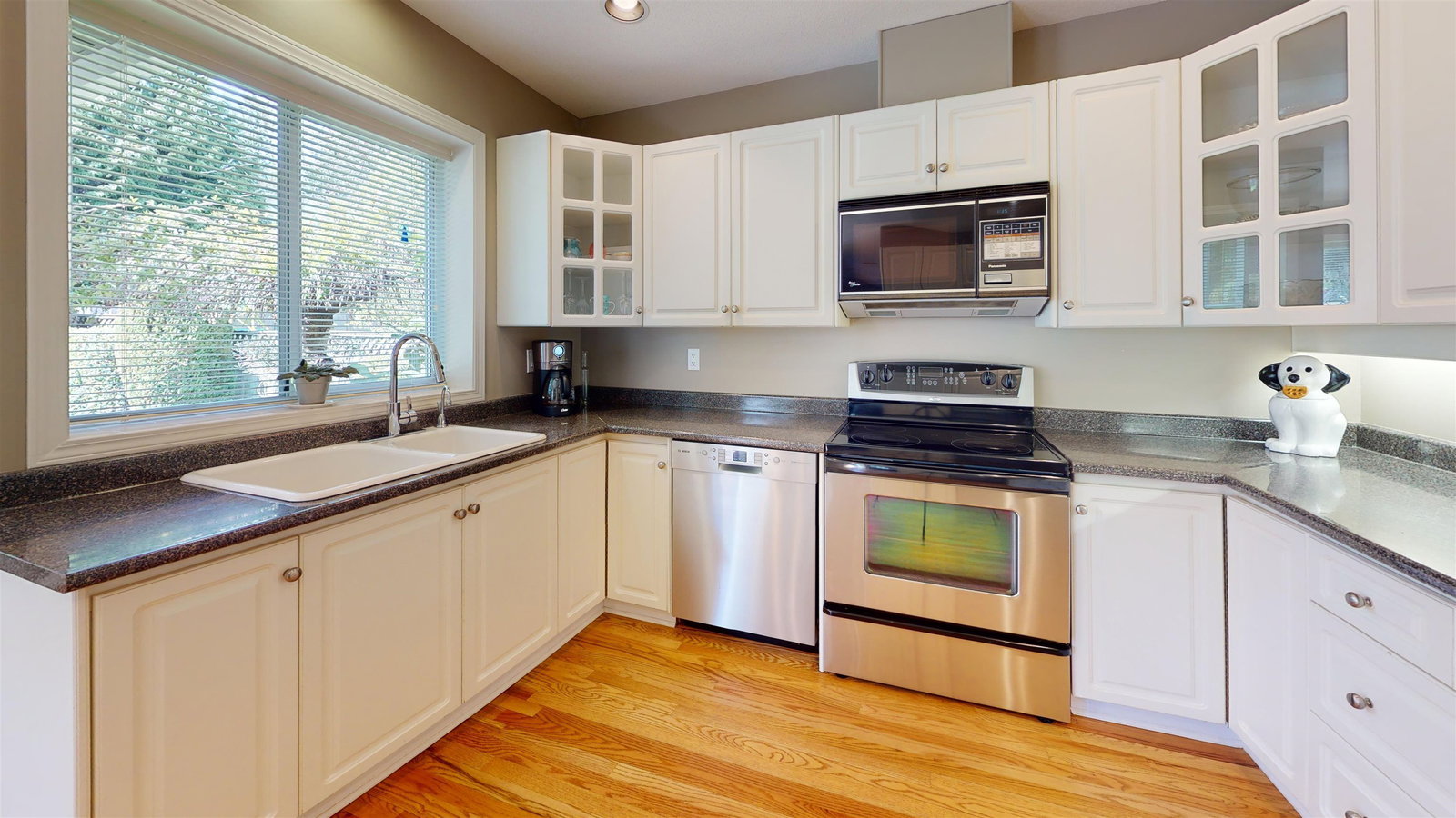 Listing Image 11