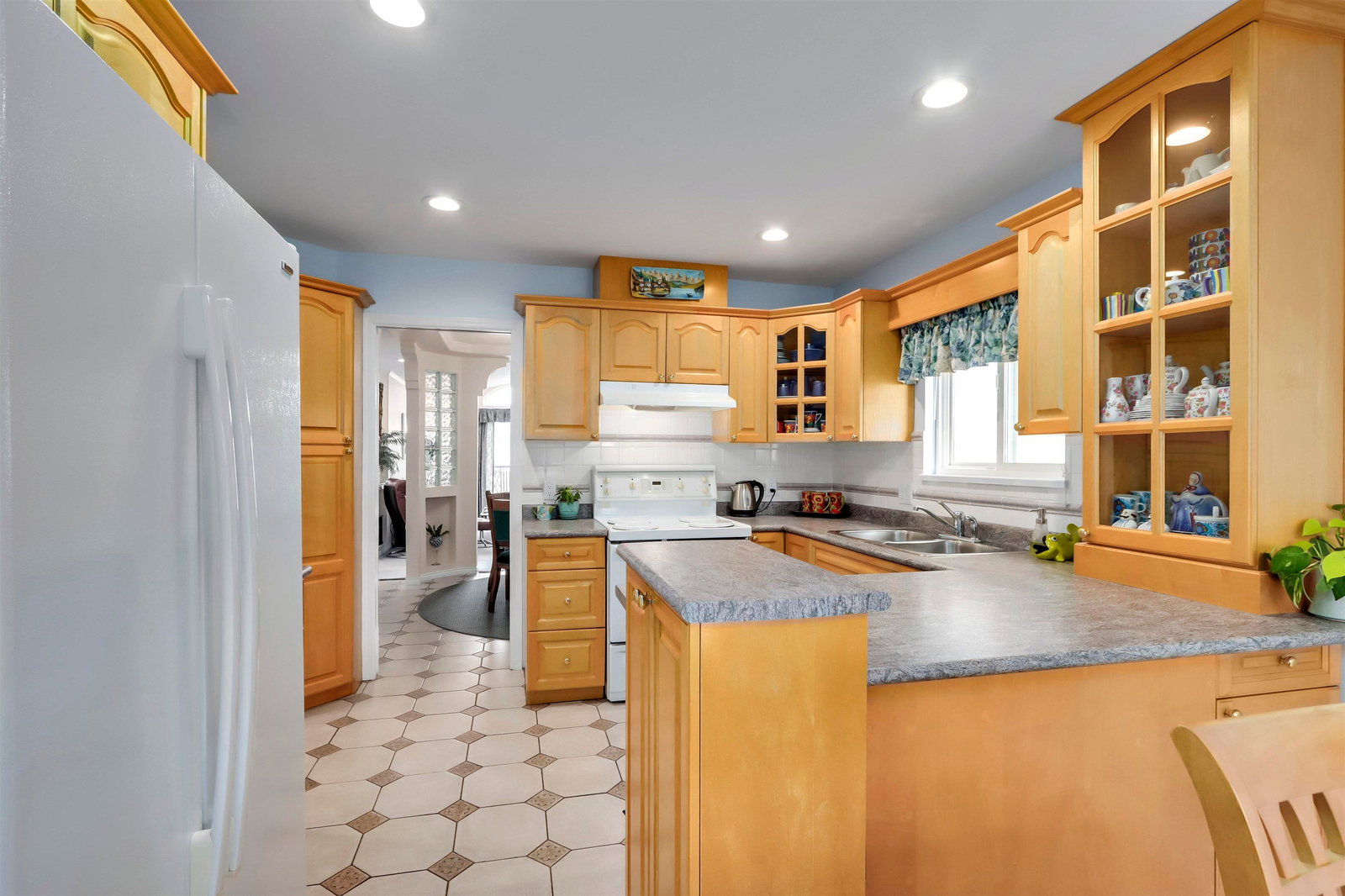 Listing Image 12