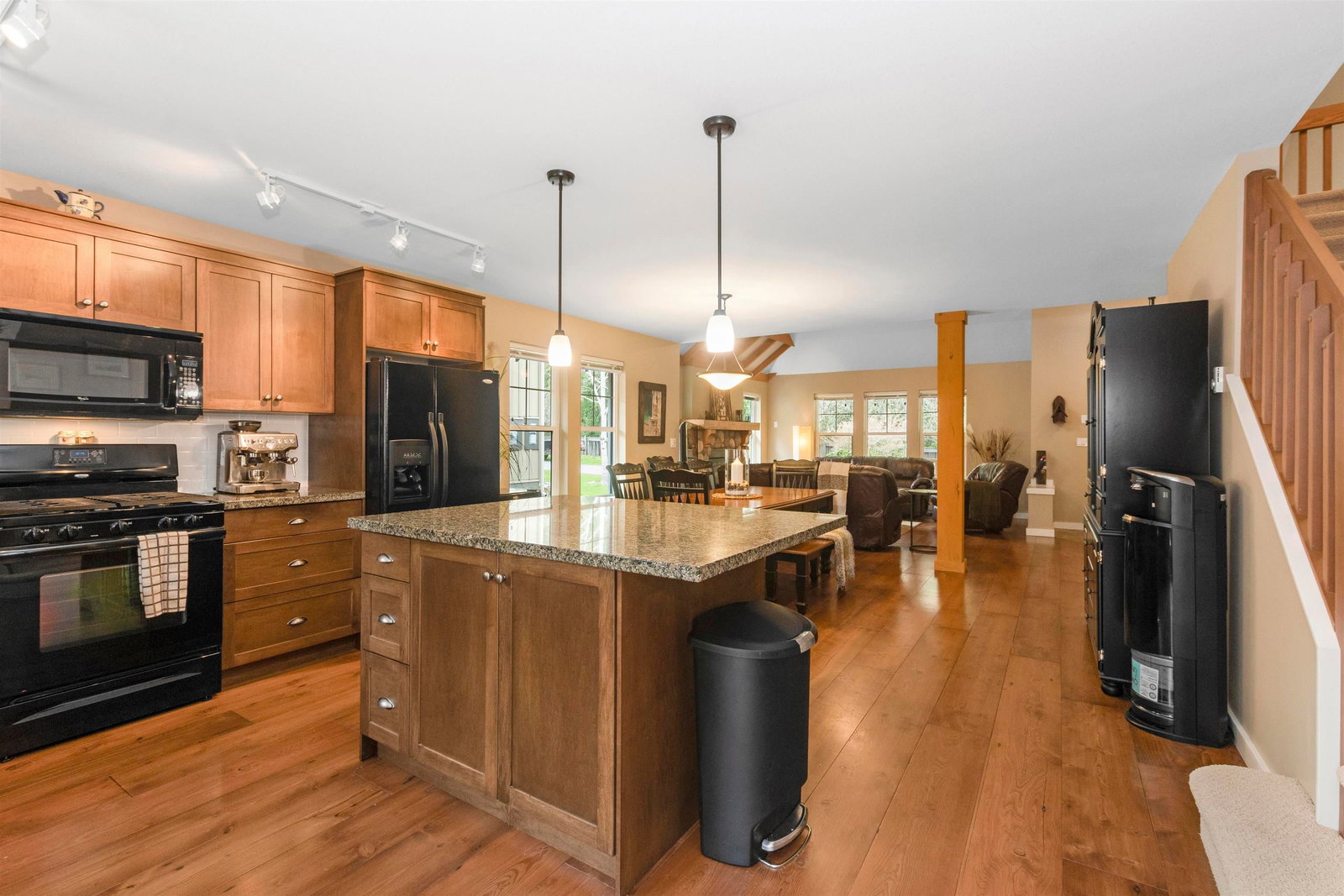 Listing Image 19