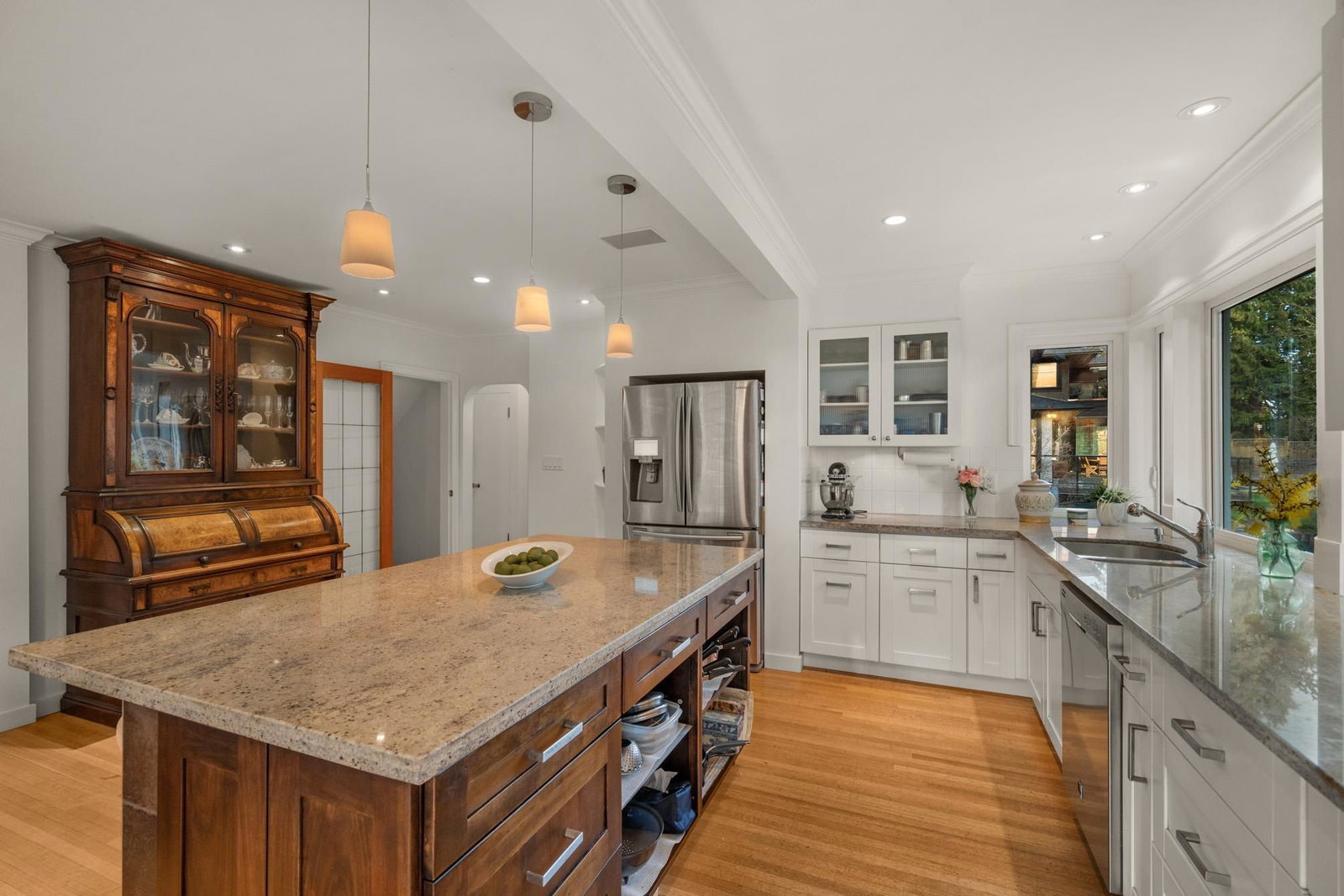 Listing Image 10