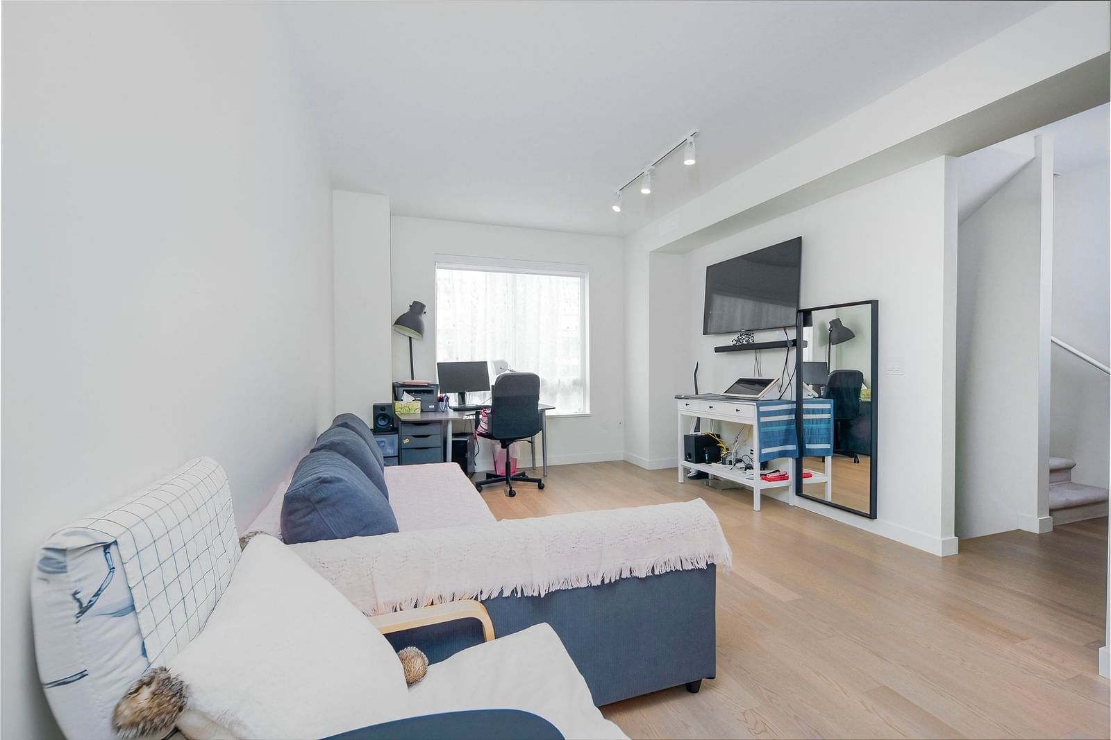 Listing Image 17