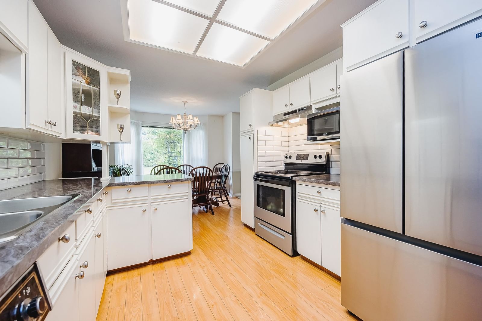 Listing Image 12