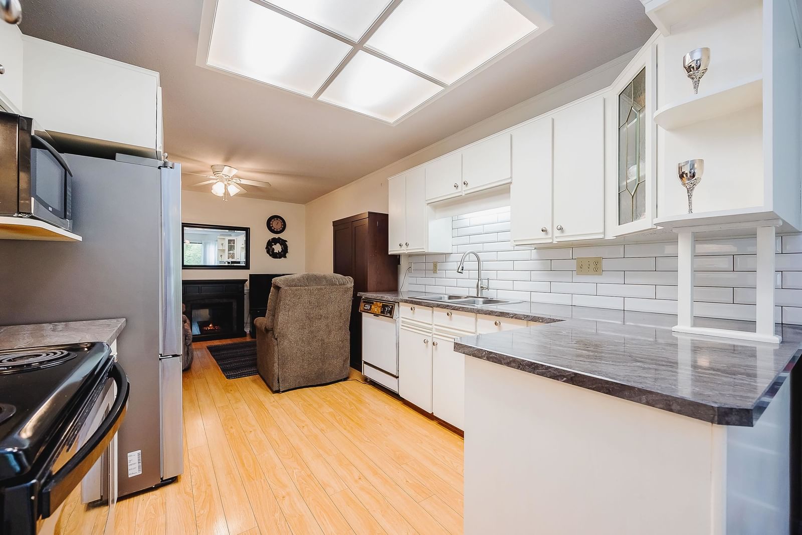 Listing Image 15