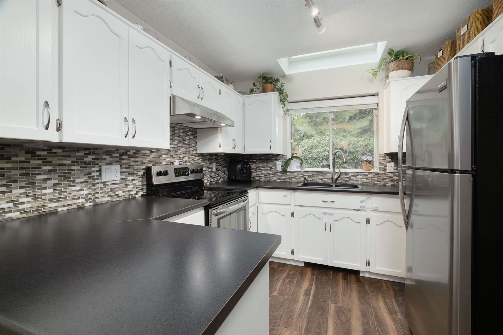 Listing Image 14