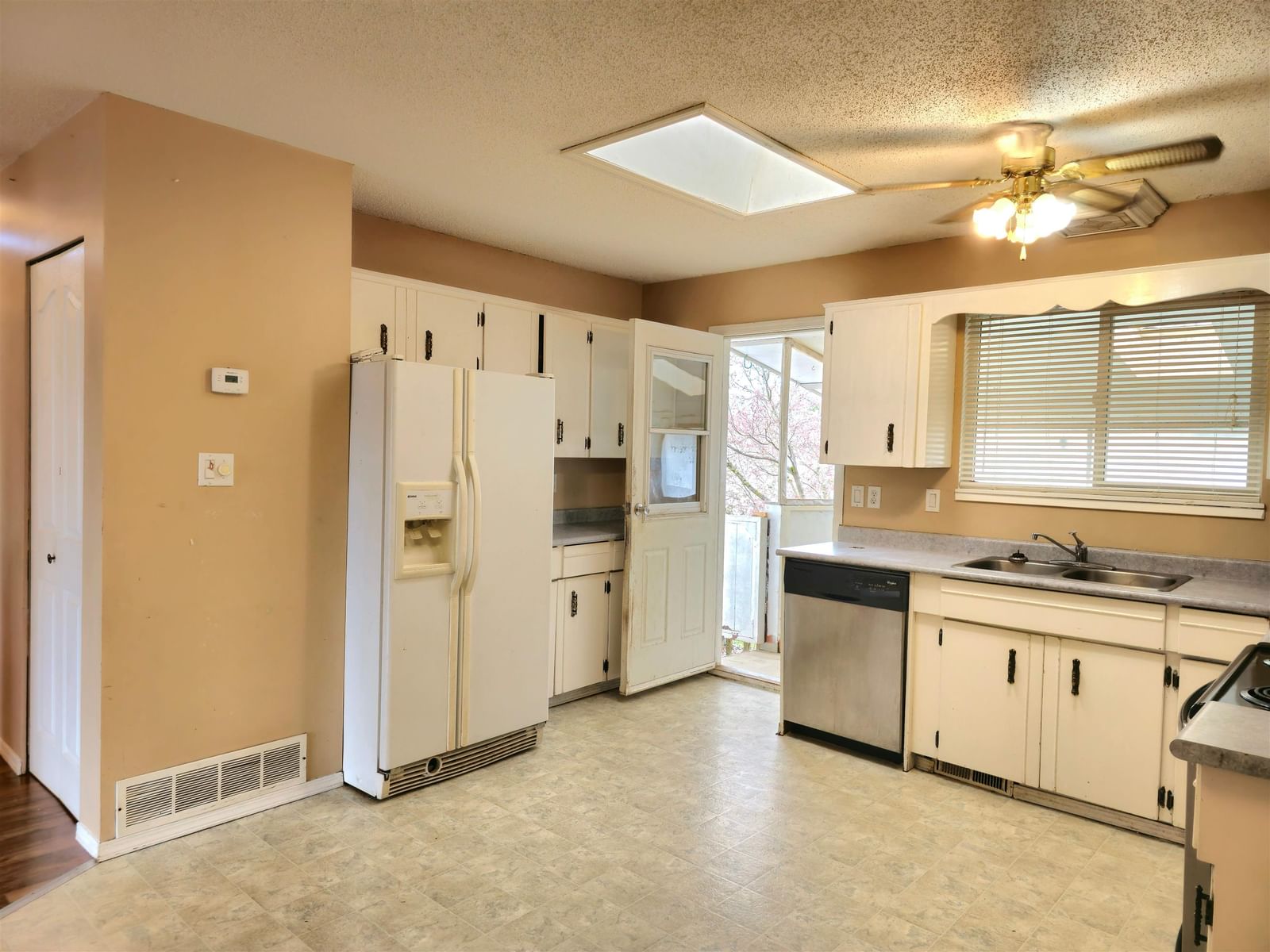 Listing Image 8