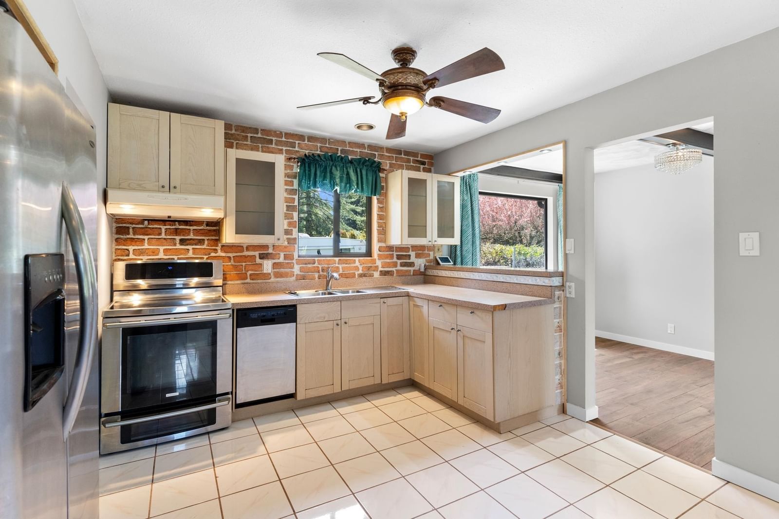 Listing Image 6