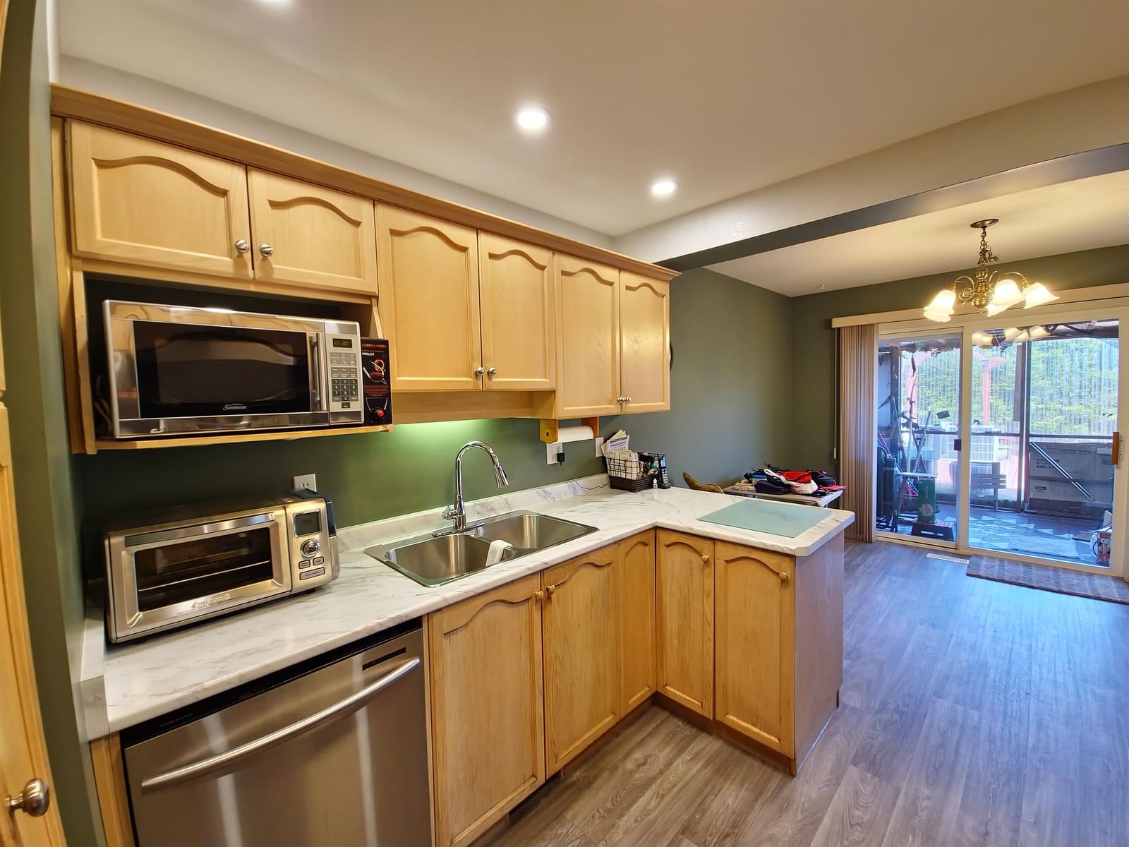 Listing Image 10