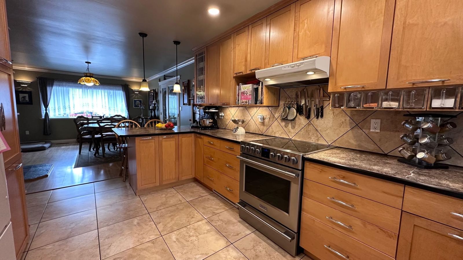Listing Image 4