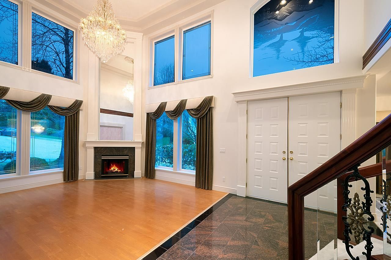Listing Image 4