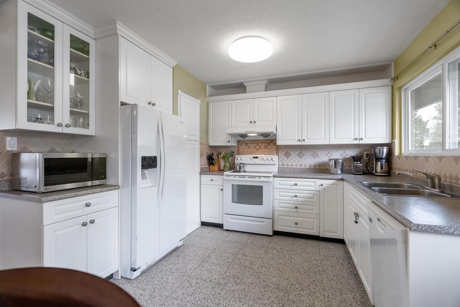 Listing Image 8