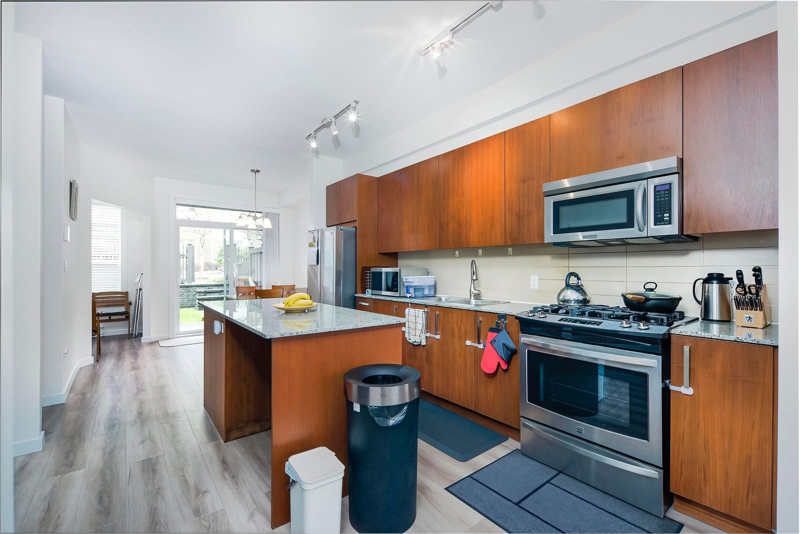 Listing Image 18