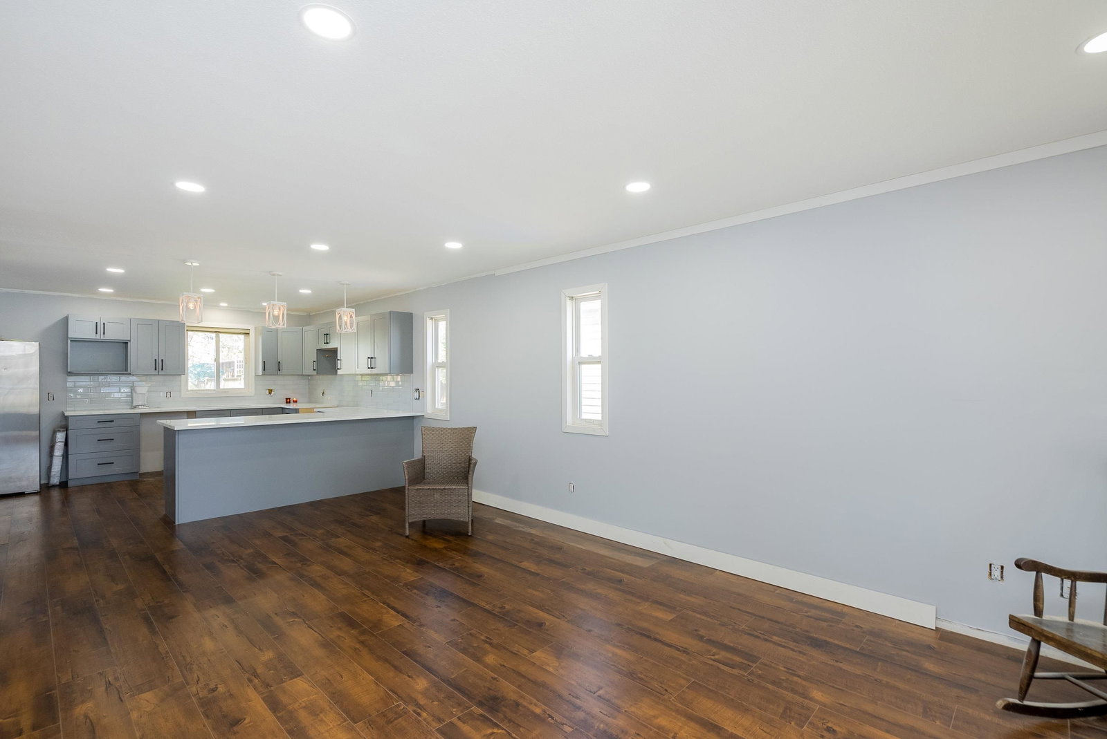 Listing Image 5