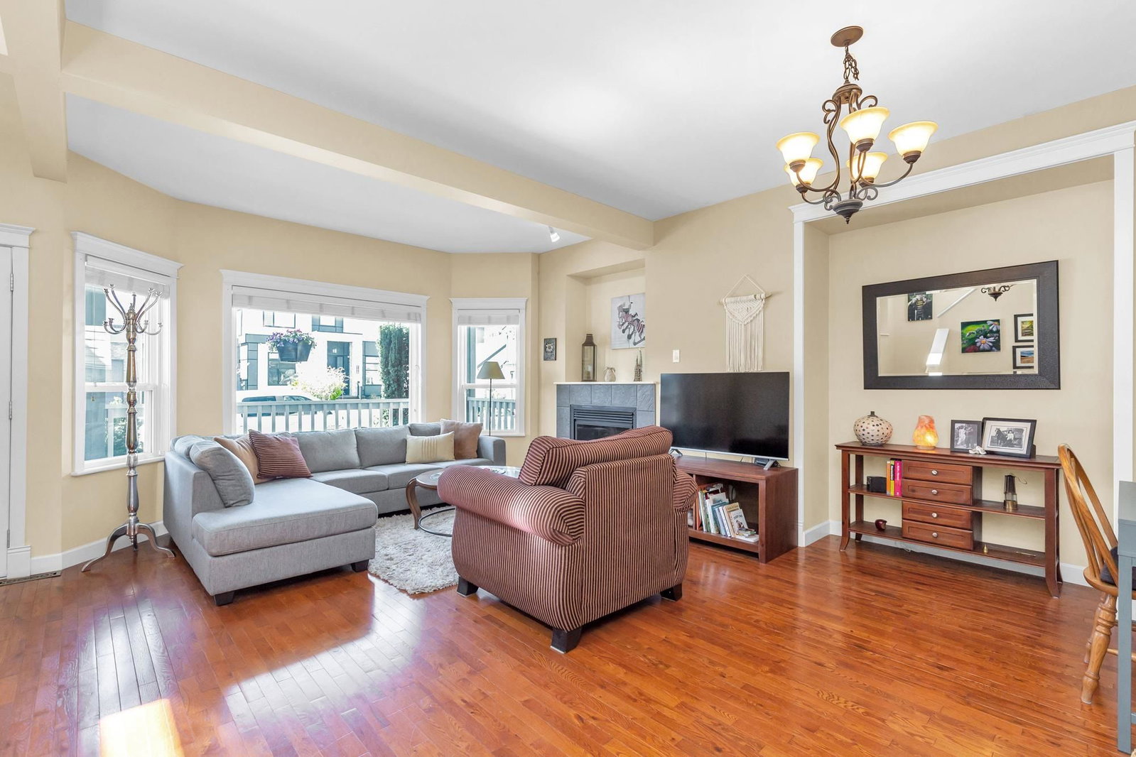 Listing Image 5