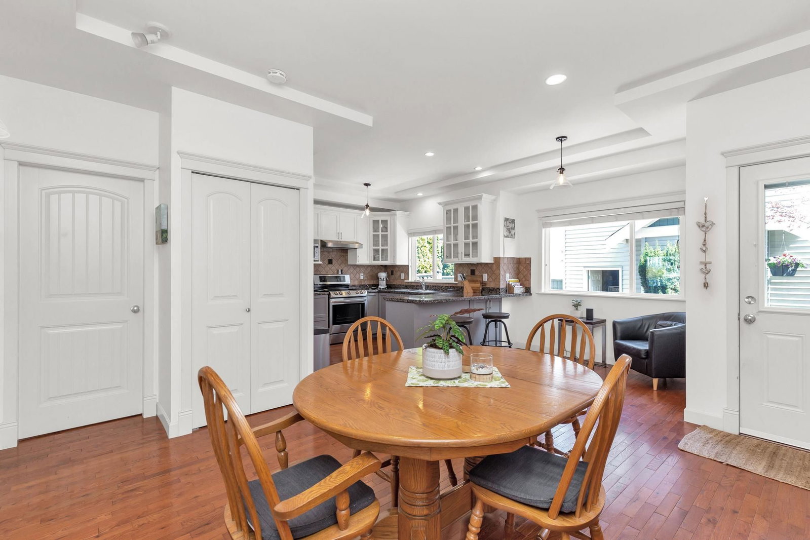 Listing Image 9