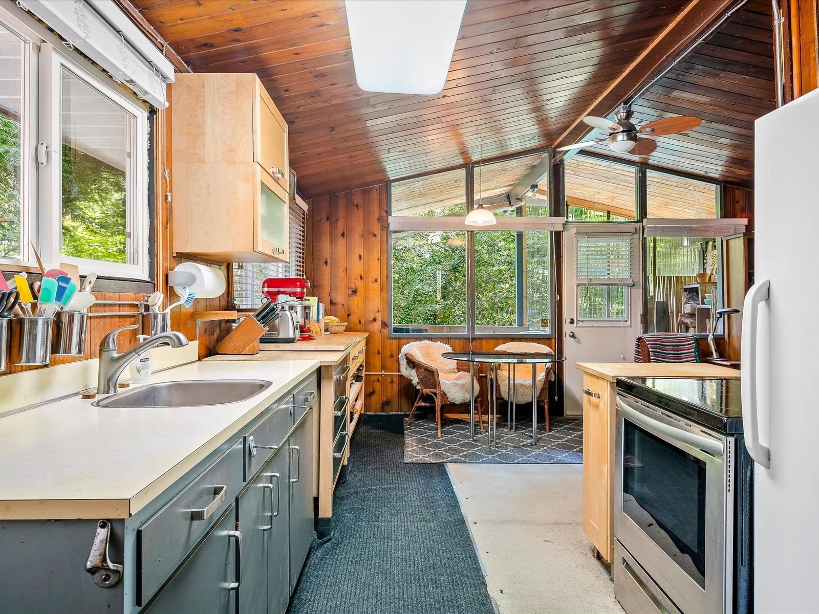 Listing Image 9