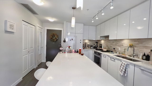 208 - 9551 Alexandra Road
