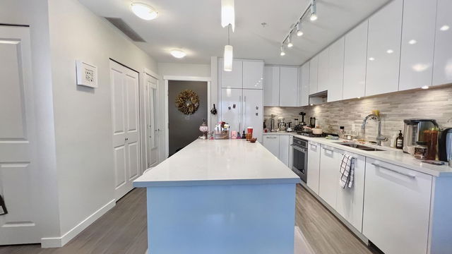 208 - 9551 Alexandra Road